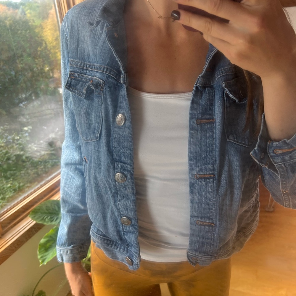 Woman’s cropped J Crew denim jacket! - Picture 2 of 11